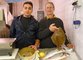 Nando e nipote al banco del pesce al Mercato Campo Marzio